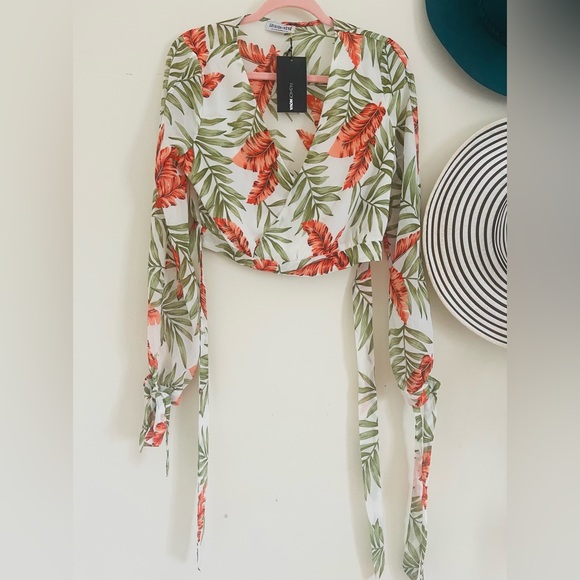 New Fashion Nova tropical print long sleeve/ crop shirt - Picture 4 of 7